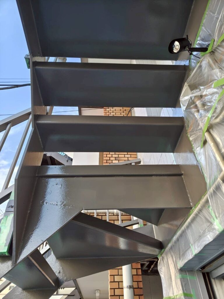 品川区西五反田の鉄部手すり塗装階段下の写真