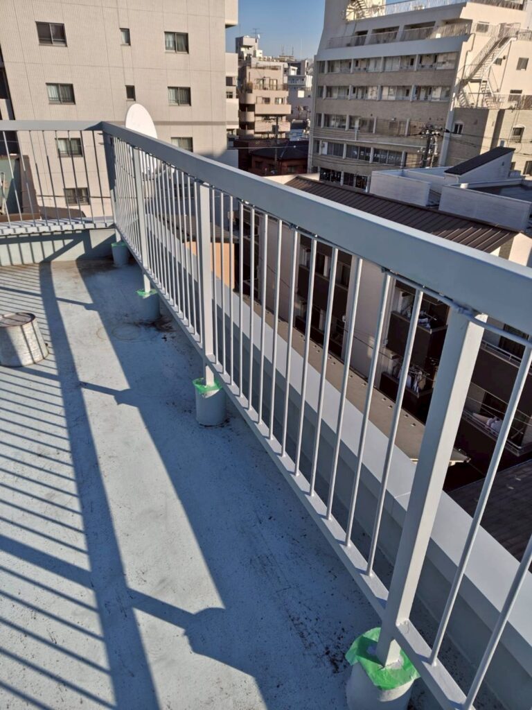 品川区西五反田でサビ止め塗装を終えている写真