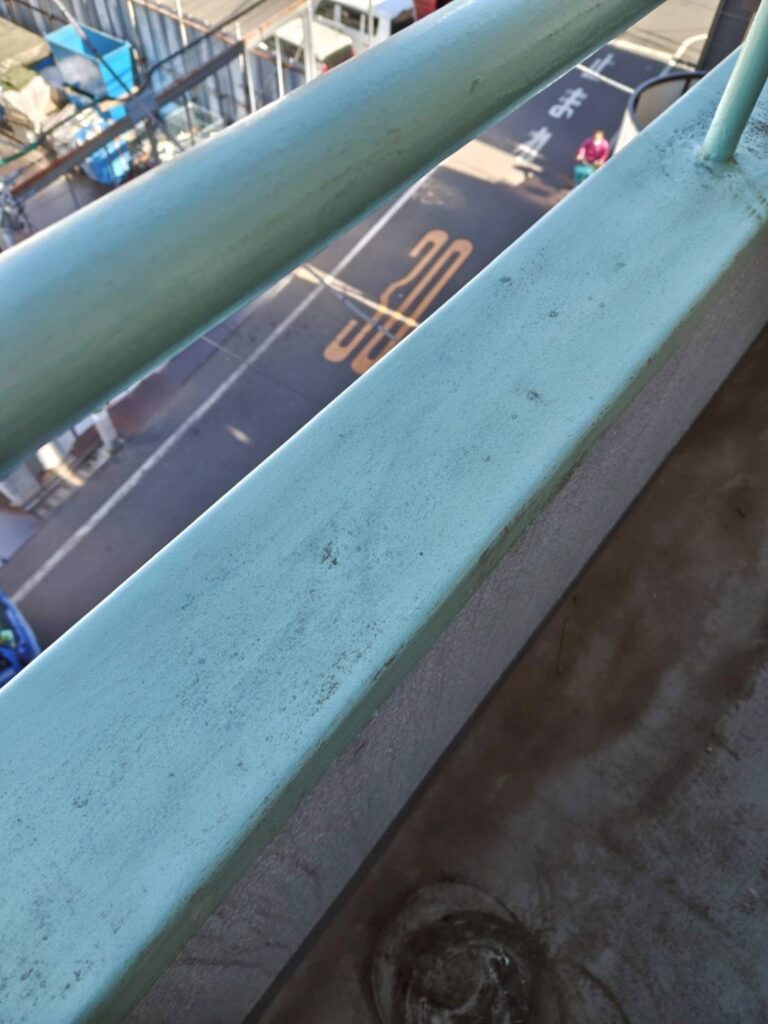 品川区西五反田鉄部手すり汚れ写真