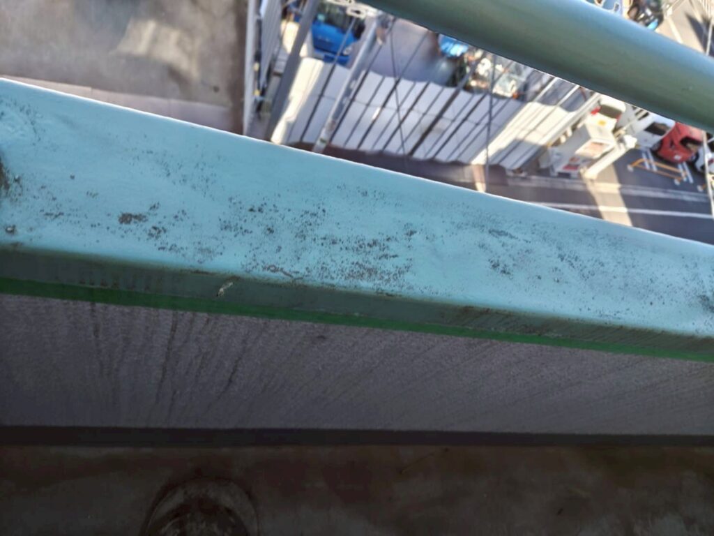 品川区西五反田の鉄部手すり劣化の激しい写真