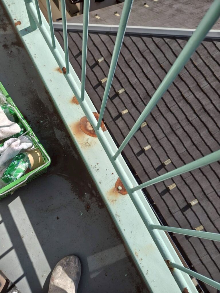 品川区西五反田鉄部手すり細かいサビ写真