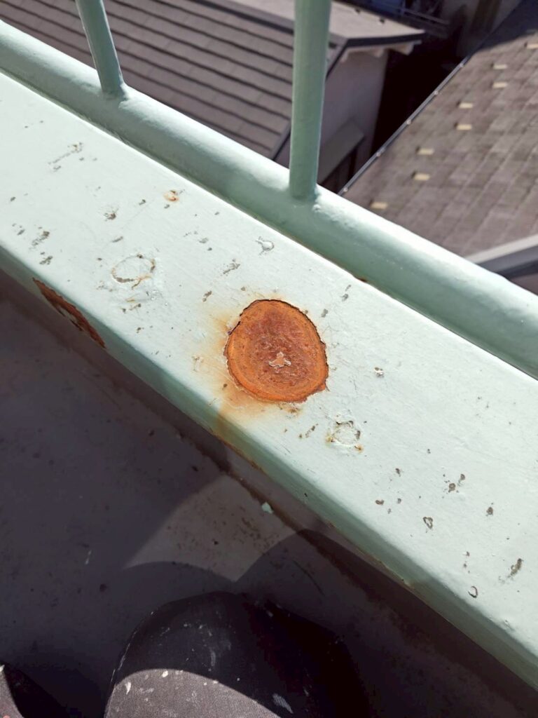 品川区西五反田で鉄部手すりの劣化がみられる写真