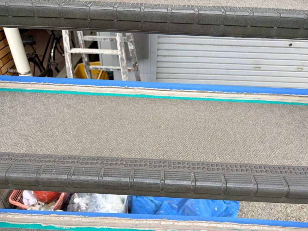 品川区旗の台の鉄骨階段養生テープの写真