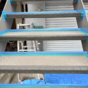 品川区旗の台の鉄骨階段養生シールの貼った写真