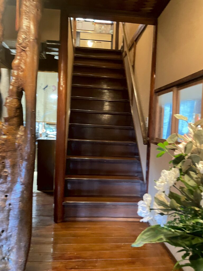 武蔵小山の料理やさんの階段蹴込み修繕工事完成写真