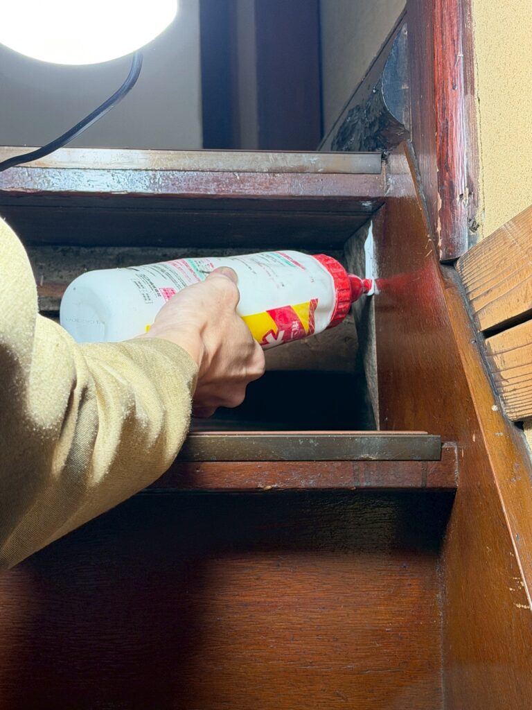 武蔵小山の料理屋さんの階段蹴込み板修繕大工さんの写真