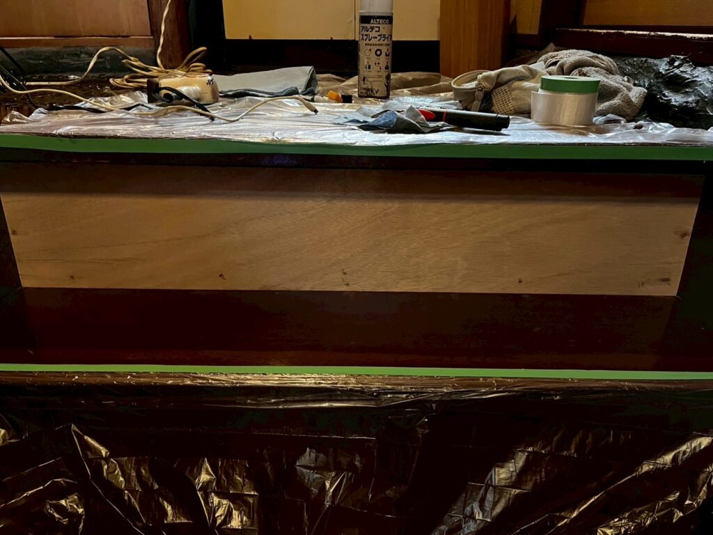 武蔵小山の料理屋さんの階段蹴込み補修前の写真