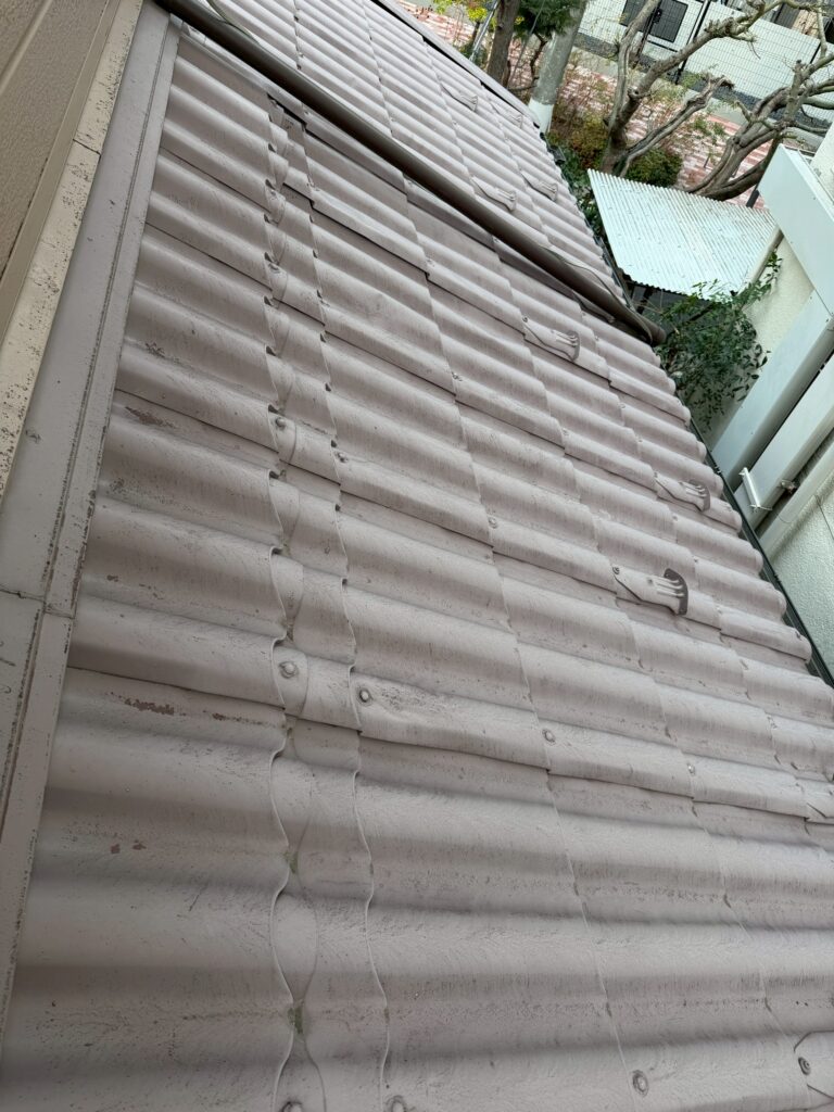 品川区小山台雨漏り調査トタン屋根を大きく撮った写真