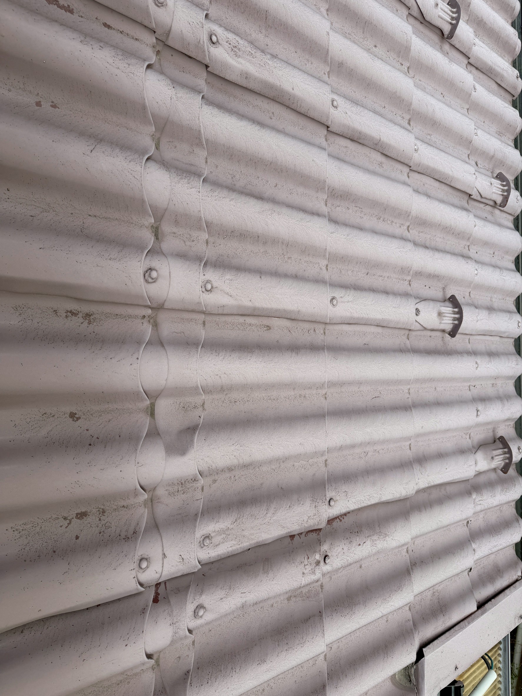 品川区小山台で雨漏り調査トタン屋根の写真