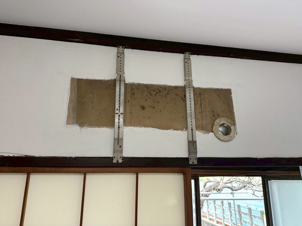 品川区小山台でエアコンを取り外した写真