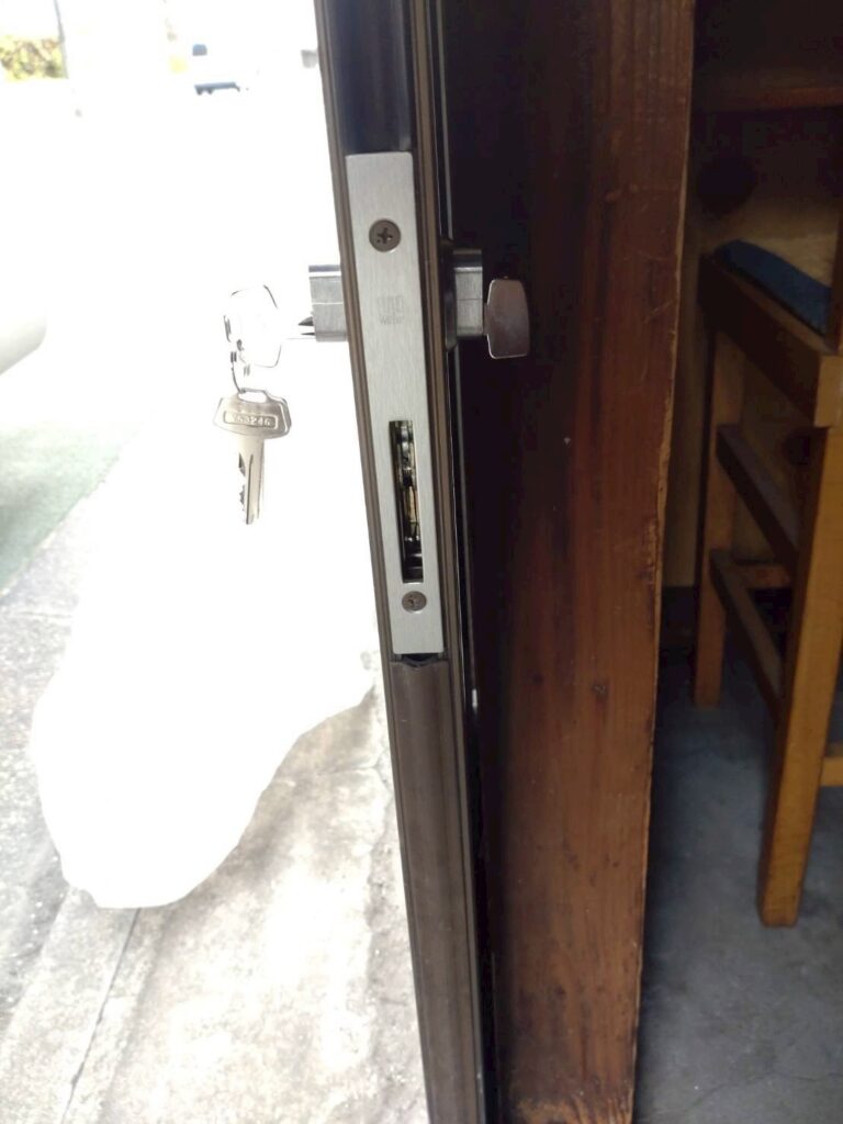 品川区小山台で引き戸鍵穴の写真