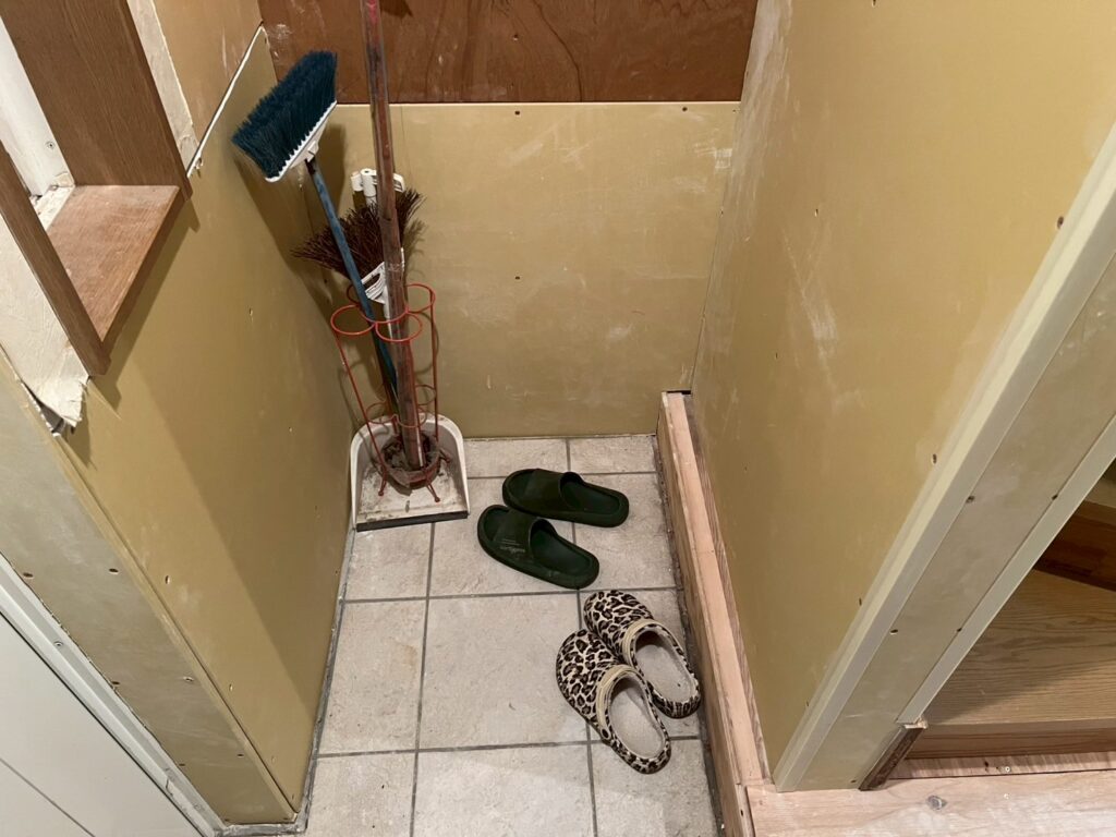 品川区で大雨被害玄関先既存写真