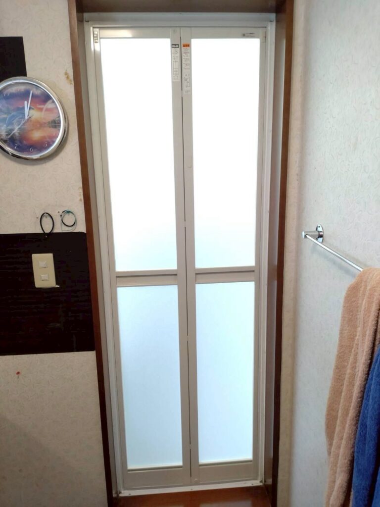 目黒区目黒本町の浴室ドア折れ戸完成写真