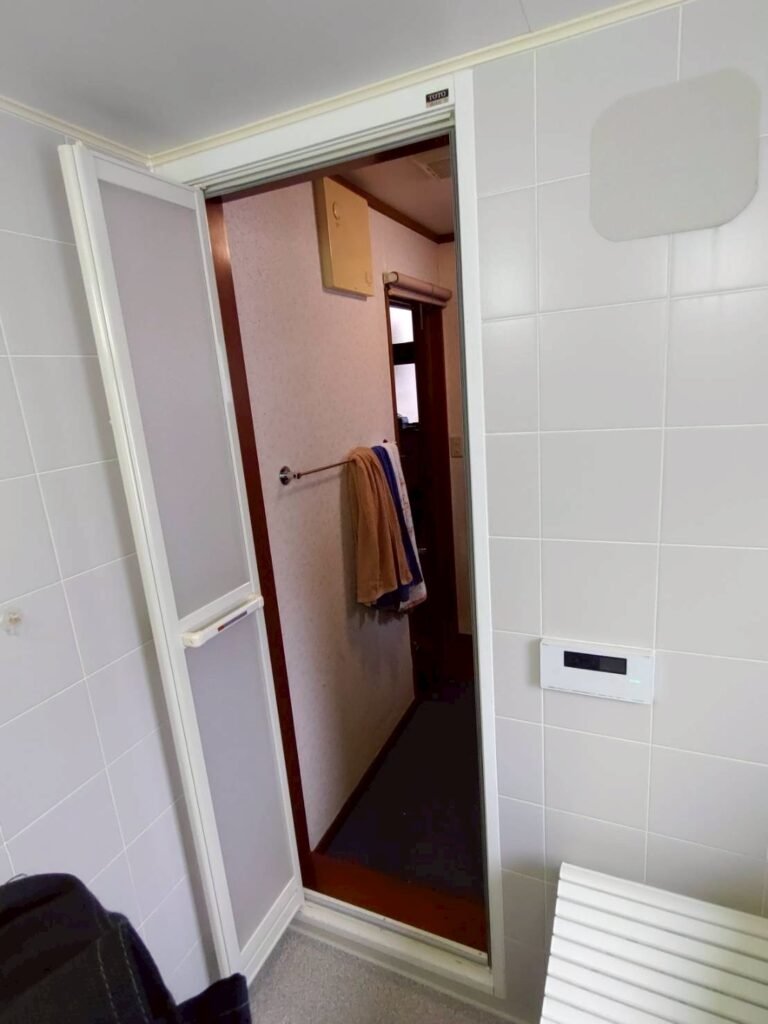 目黒区目黒本町の浴室ドア折れ戸写真