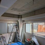 品川区五反田駅近くのジム天井解体作業中写真