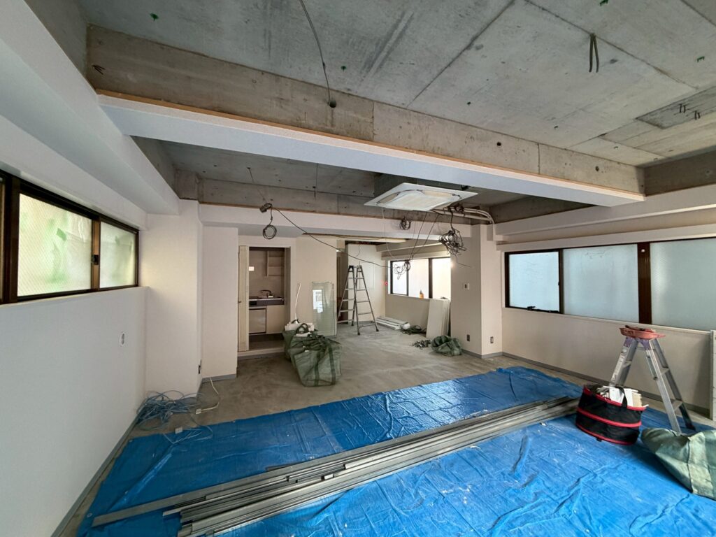 品川区五反田駅近くのジムの天井解体梁を全部取った写真