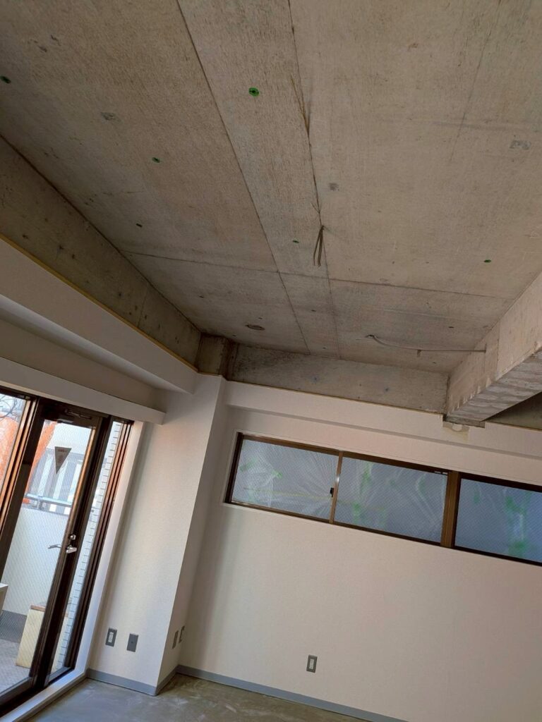 品川区五反田駅近くのジム天井解体で何もない写真