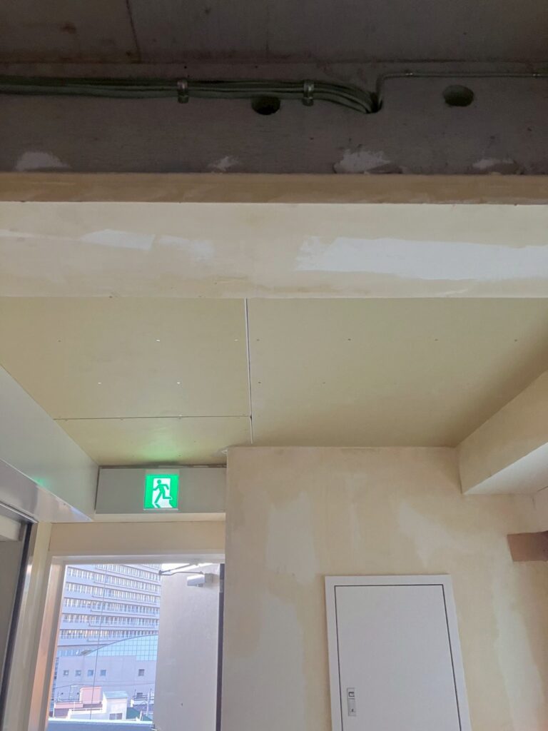 品川区五反田駅近くのジムまだ塗装していない写真