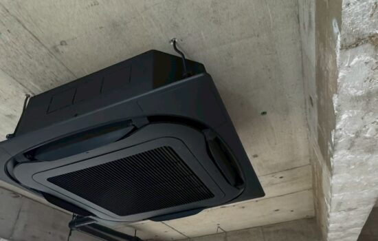 品川区五反田駅近くのパーソナルジムで内装ブラック塗装工事