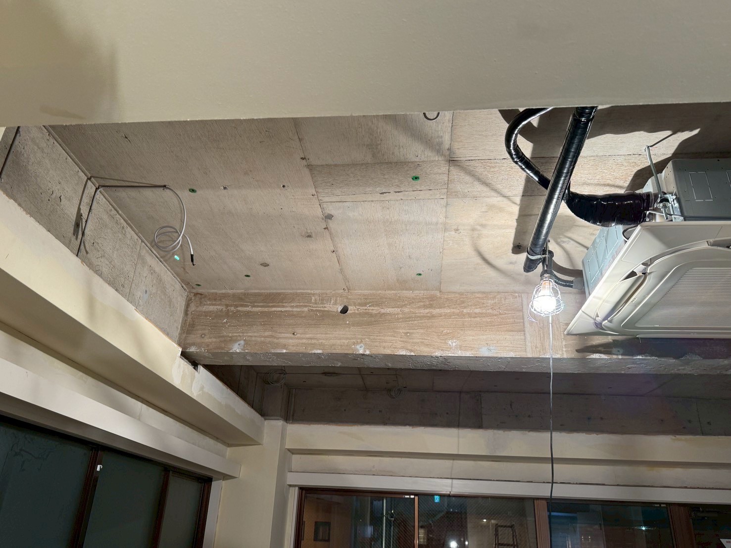 品川区五反田駅近くのジムスケルトン天井写真