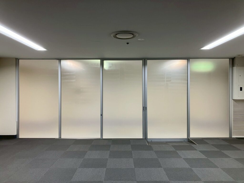 品川区西五反田で新オフィスの窓フィルム施工完成写真