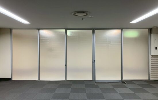 品川区西五反田で新オフィス出店で窓の目隠しフィルム施工