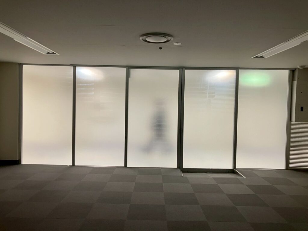 品川区西五反田で新オフィスの窓フィルム施工完成写真