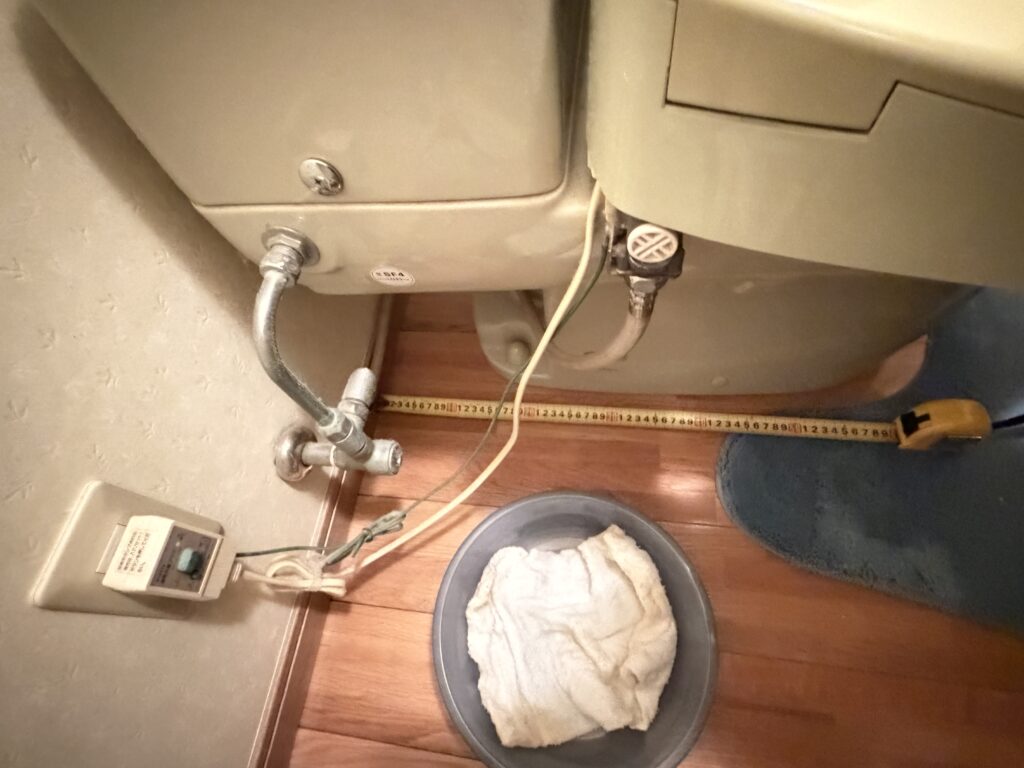 目黒区下目黒でトイレ交換の為の調査写真