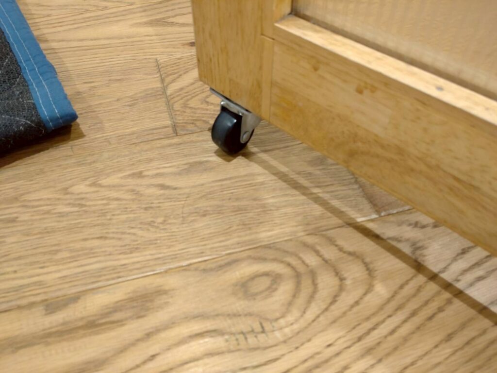 目黒区原町保育園園児用脱走防止扉と戸車修繕完了写真