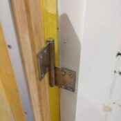 目黒区原町で保育園園児用脱走防止扉既存写真