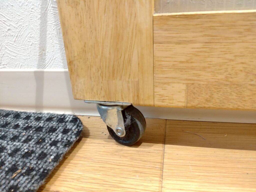 目黒区原町保育園園児用脱走扉戸車既存写真