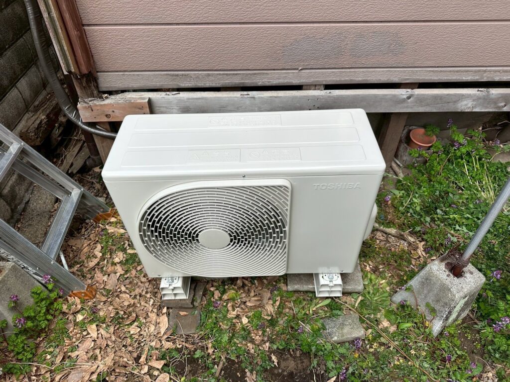 品川区小山台でエアコン交換室外機の写真