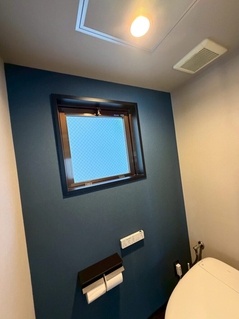 品川区五反田駅近くのパーソナルジムリニューアルトイレ内ダウンライトの写真