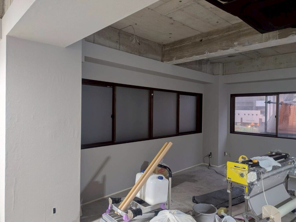 品川区五反田駅近くのパーソナルジムのクロス工事途中写真