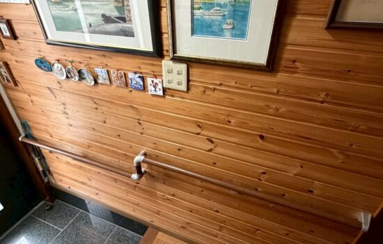 目黒区下目黒で介護保険の補助金による手すり設置工事を施工