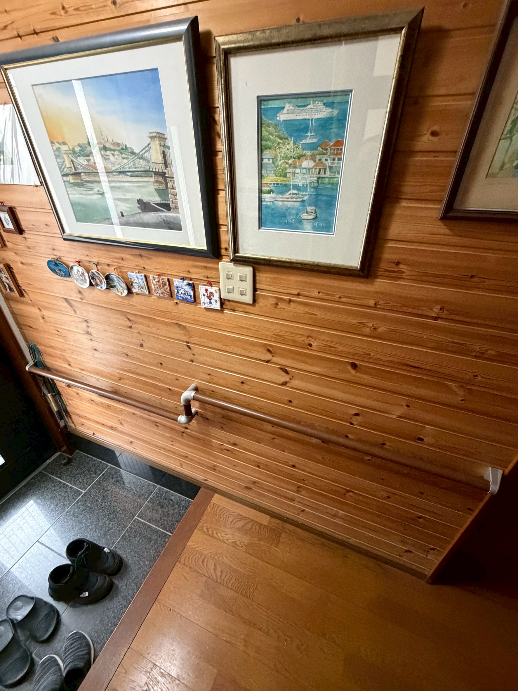 目黒区下目黒の玄関先手すり設置完了写真