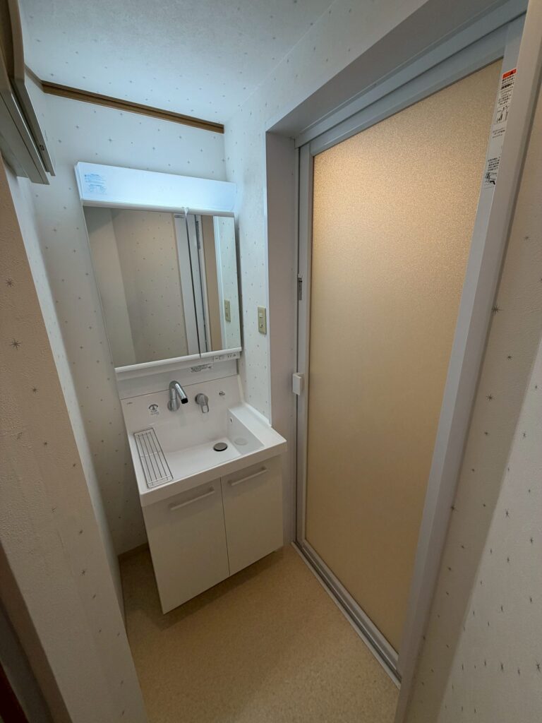 品川区で床上浸水した洗面化粧台の復旧完成写真