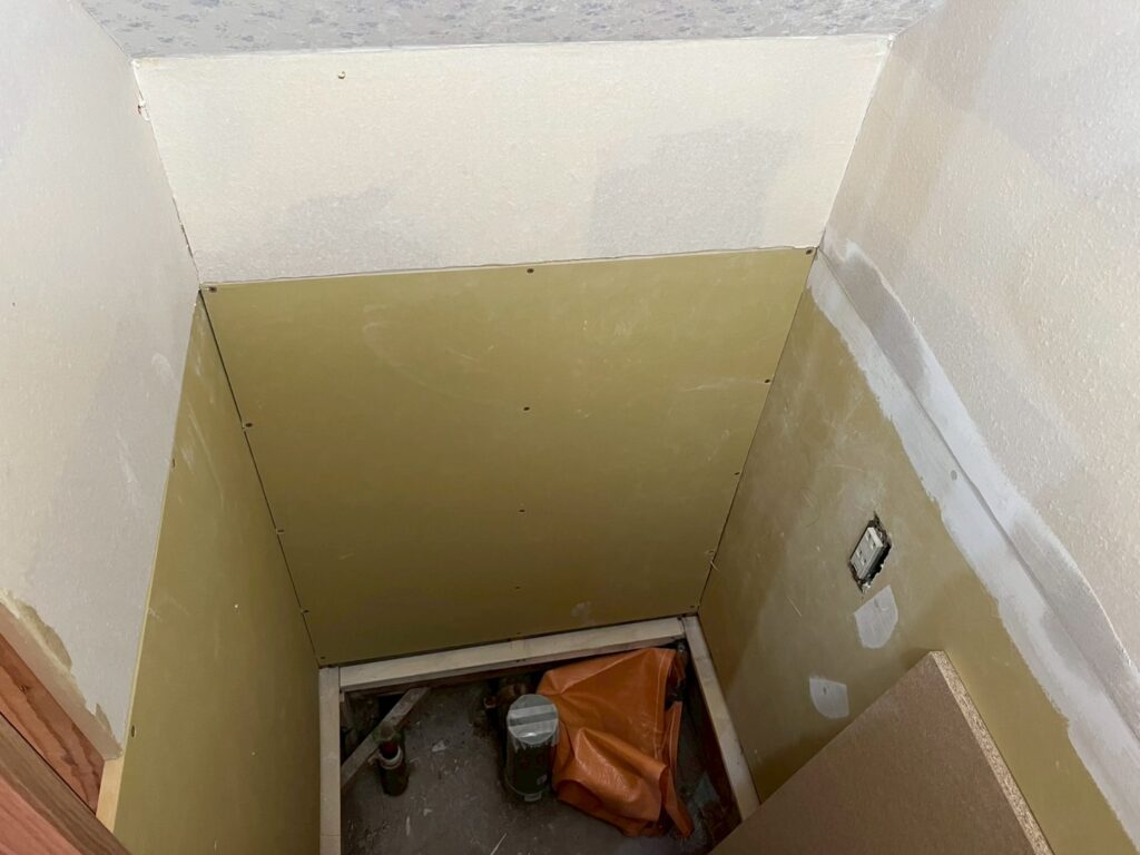 品川区大雨被害で壁パテ処理した写真