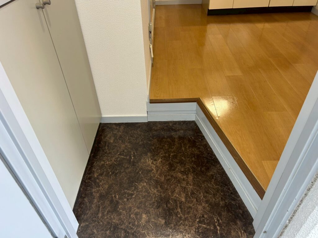 武蔵小山の賃貸マンションで玄関ハウスクリーニング写真