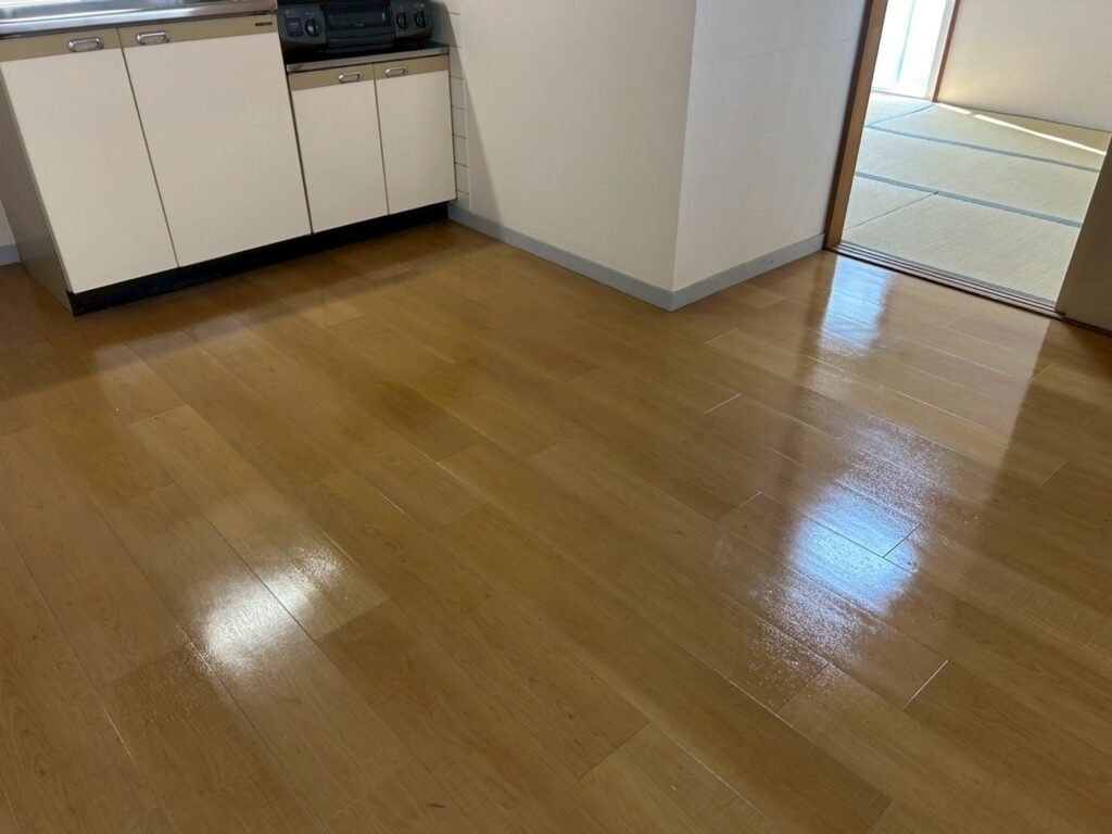 武蔵小山の賃貸マンションで床ワックス仕上げの写真