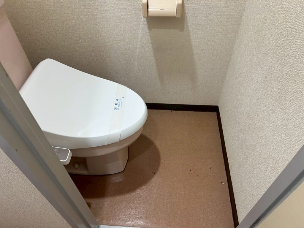 武蔵小山の賃貸マンションでトイレのハウスクリーニング写真