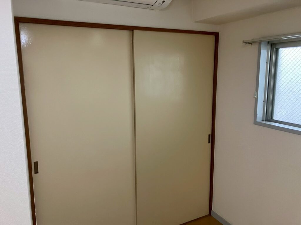 武蔵小山賃貸マンション戸襖全体塗装完成写真
