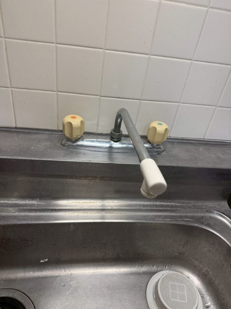 武蔵小山の退去後の賃貸マンションの既存台所写真