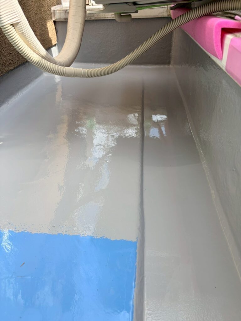 品川区小山っでベランダ防水工事上塗り写真