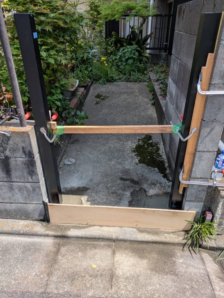 品川区荏原で新しい門扉乾燥期間中の写真