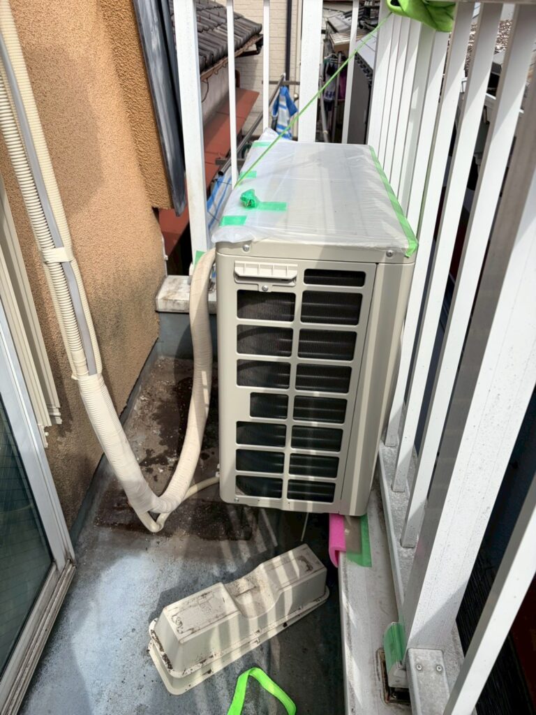 品川区小山ベランダ防水工事エアコン移設写真