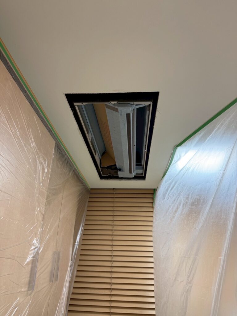 武蔵小山の歯医さんで診療室エアコン工事中の写真