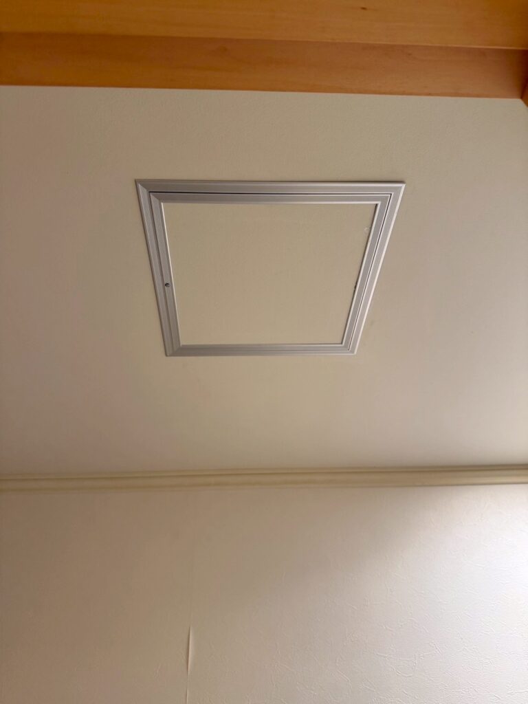 武蔵小山の歯医者さん天井点検口の写真