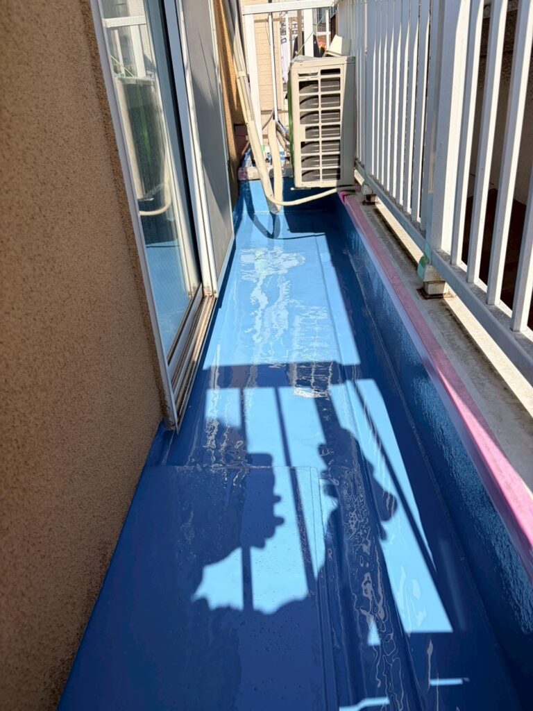 品川区小山ベランダ防水中塗り完成写真