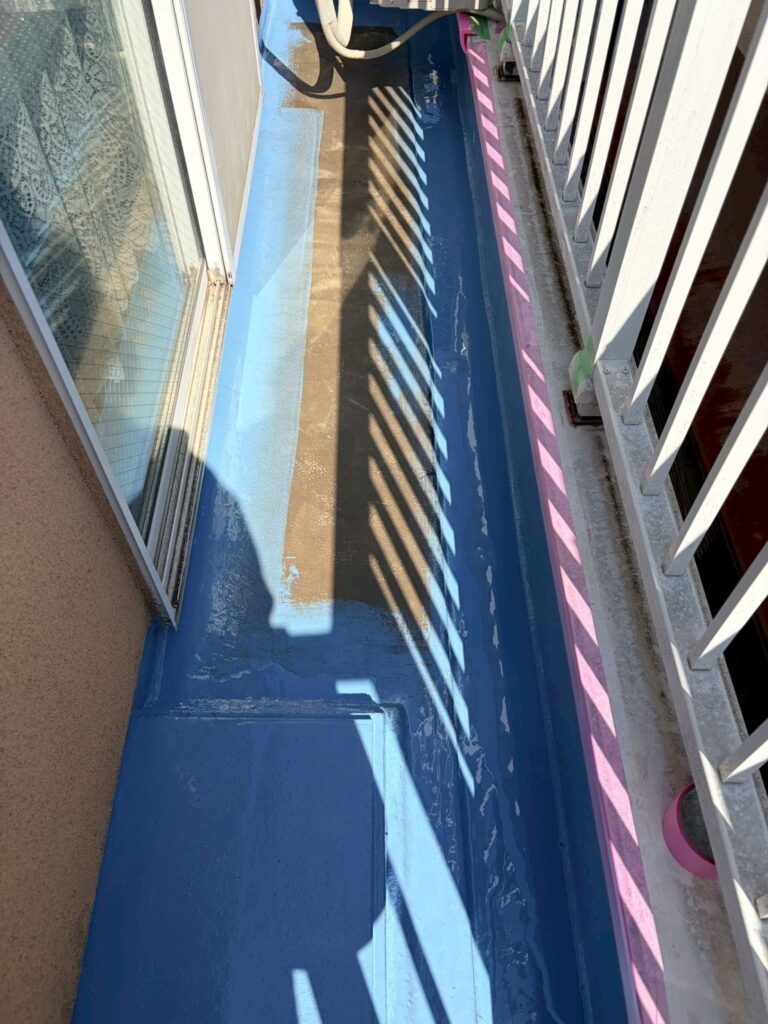 品川区小山でベランダウレタン防水外側だけ塗った写真